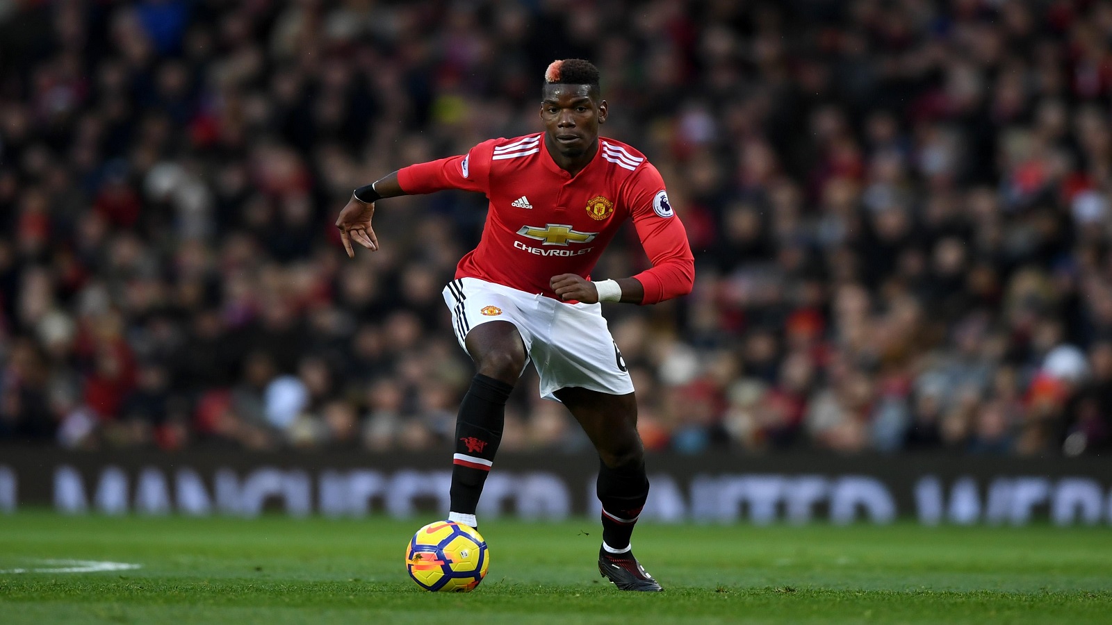 Pogba puede convertirse en mediocampista completo en Man United