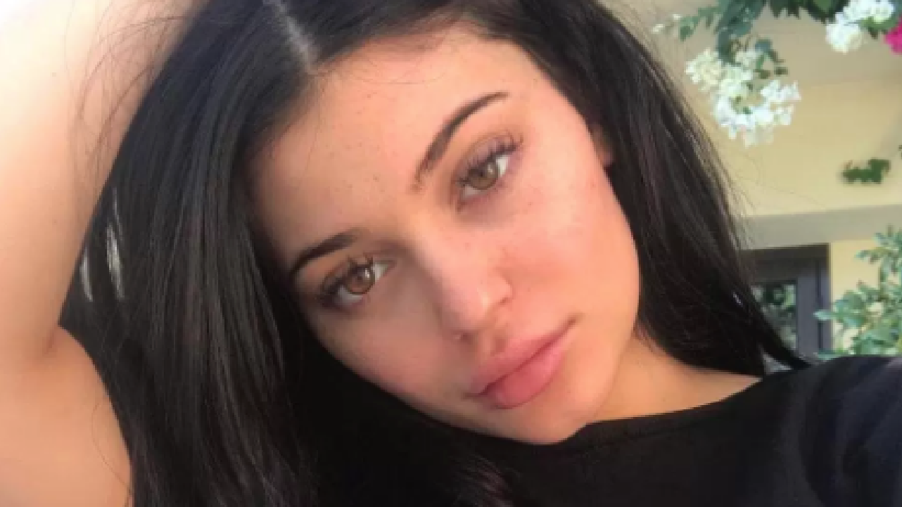 Assista: Kylie Jenner aparece pela primeira vez após a gravidez