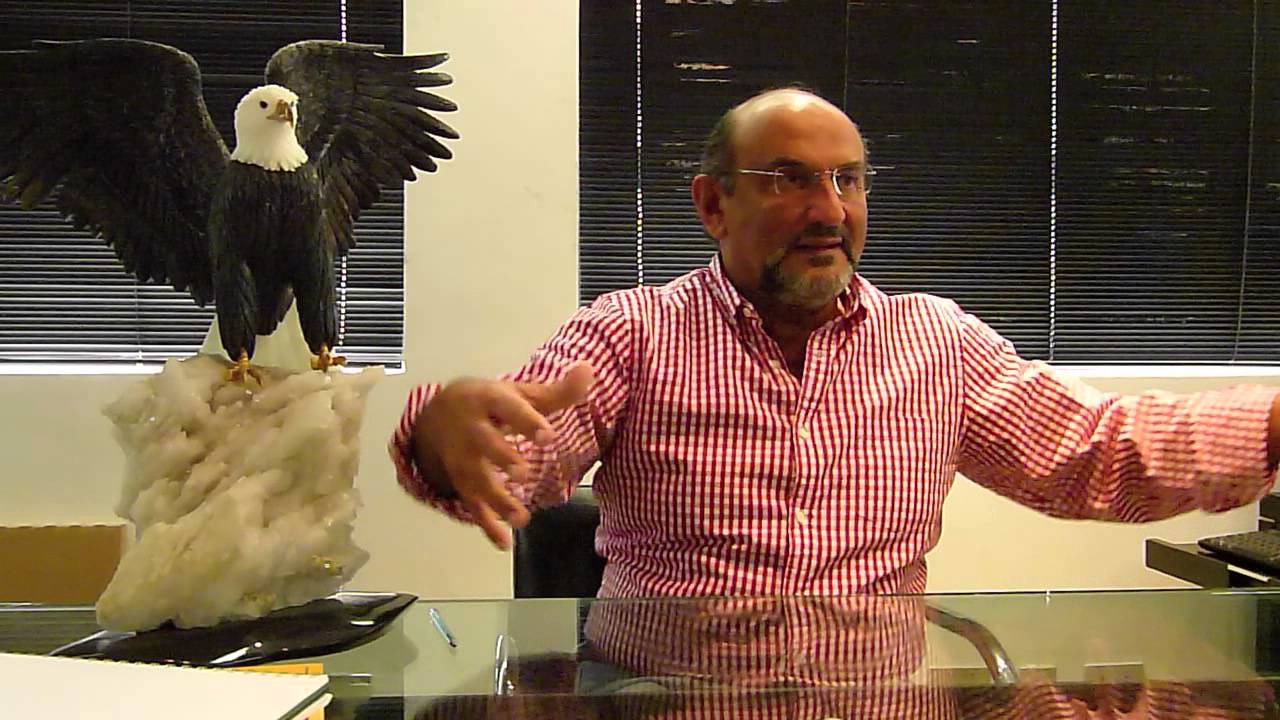 Vídeo: Allianz Parque é satirizado por diretor do Corinthians
