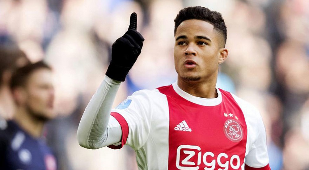 Kluivert nombra cuatro clubes de la Premier League donde le gustaría jugar