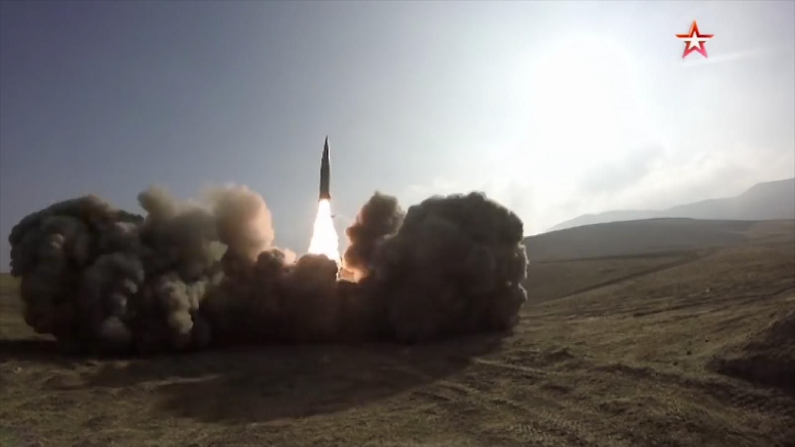 Vídeo: Rússia instala sistema de mísseis polêmico