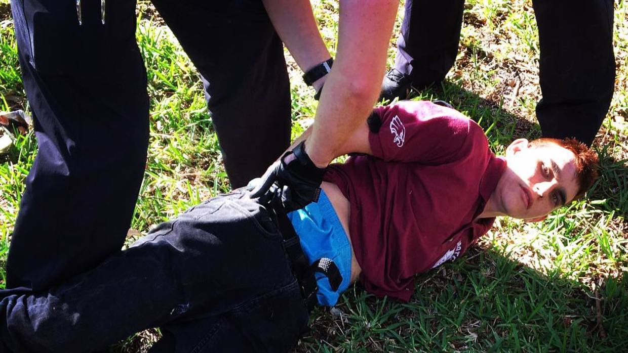 Un pistolero de 19 años mata al menos a 17 personas en una escuela en Florida