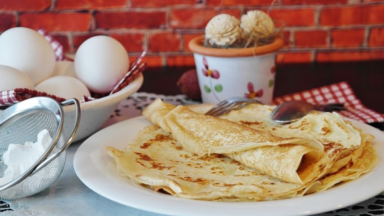 Pancakes don't need pancake mix and food hacks to be easy