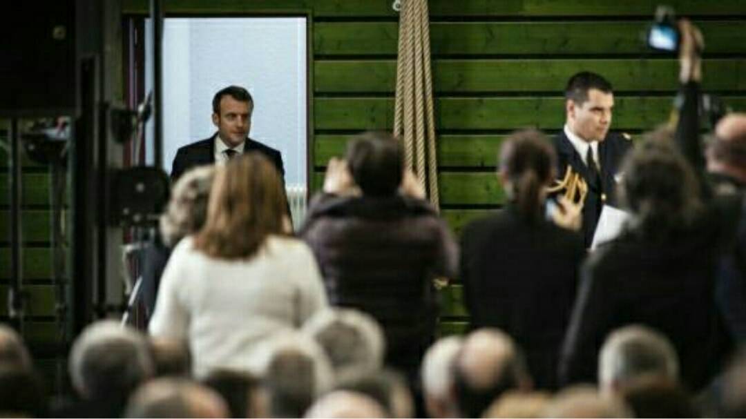 Emmanuel Macron en mode séduction sur le terrain de l'agriculture