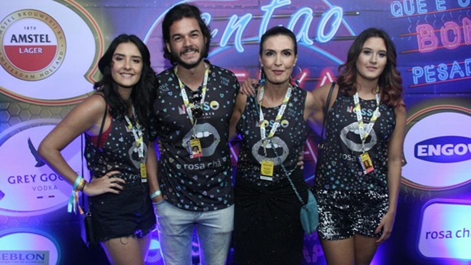 Vídeo: 'Estou cada vez mais feliz', diz Fátima Bernardes com filhas e namorado.