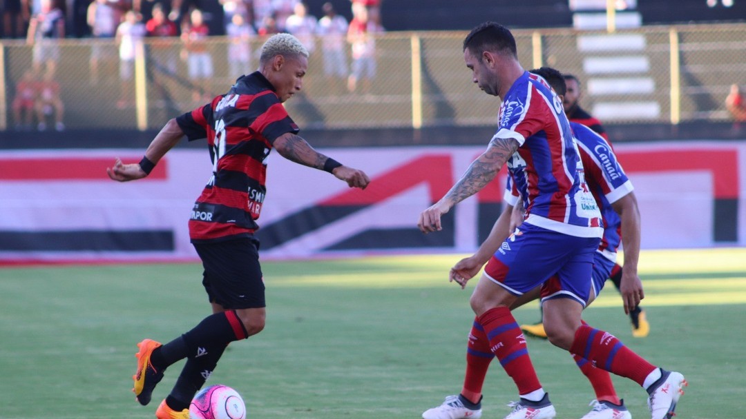 Vídeo: clássico brasileiro termina em pancadaria em campo