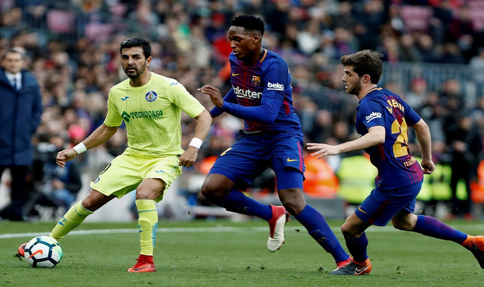 Futbol: El F.C Barcelona ya piensa en la posible salida de Yerry Mina