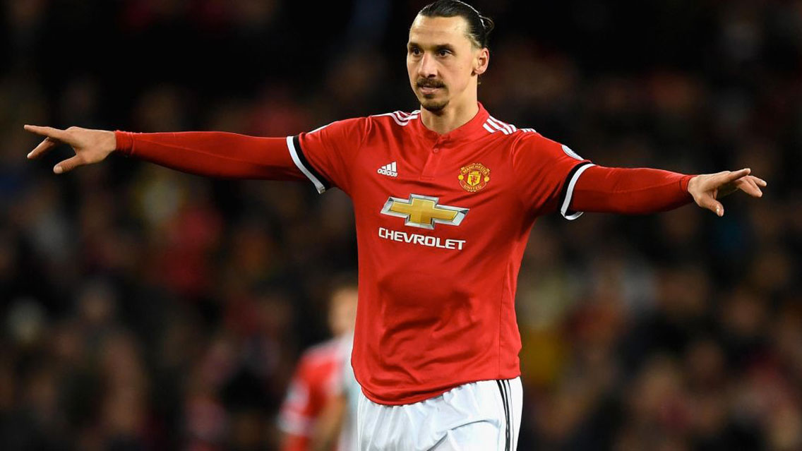 Zlatan Ibrahimovic vuelve a entrenar con Man United tras una lesión