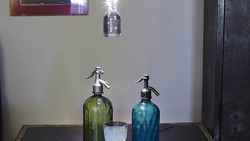 ¡Lámparas de botellas de plástico mejoran vidas en los países pobres!