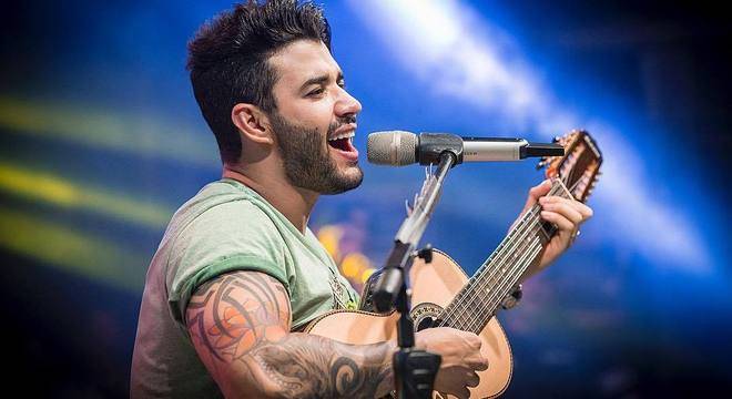 Vídeo: CantorGusttavo Lima choca o Brasil empunhando um fuzil de alta potência.