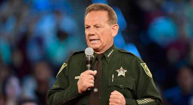 El sheriff, Scott Israel no renunciará pese a cuestionamientos