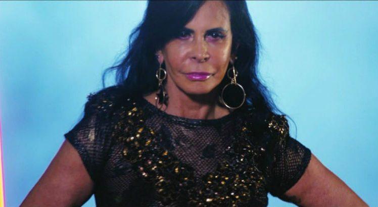 Vídeo: Gretchen bomba na web com método para tirar olheiras