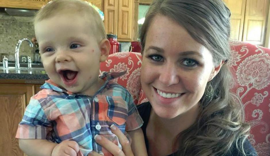 Why Jana Duggar is still unmarried and living at home?