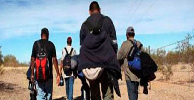 Los inmigrantes en ruta estancada se esconden en las antiguas murallas