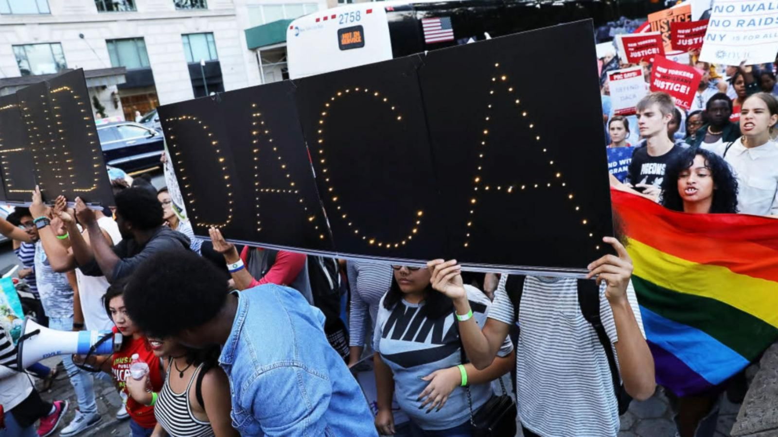 La corte de california declara que no puede revocar los permisos DACA