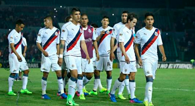 Rumor: Futbolista de Chivas está fuera del equipo por Indisciplina