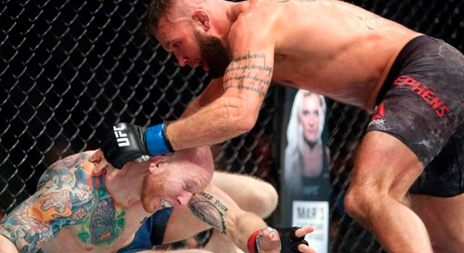 Stephens da brutal y polémico nocaut a Emmett en UFC en Orlando