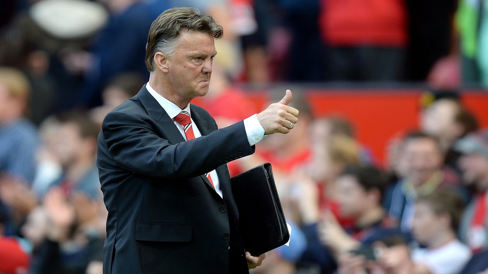Van Gaal busca ahondar en el área comercial del Man United