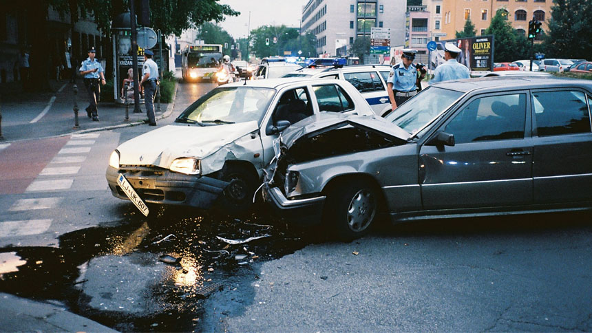 ¿Cuál es la principal causa de accidentes de autos? ¿velocidad o vialidad?