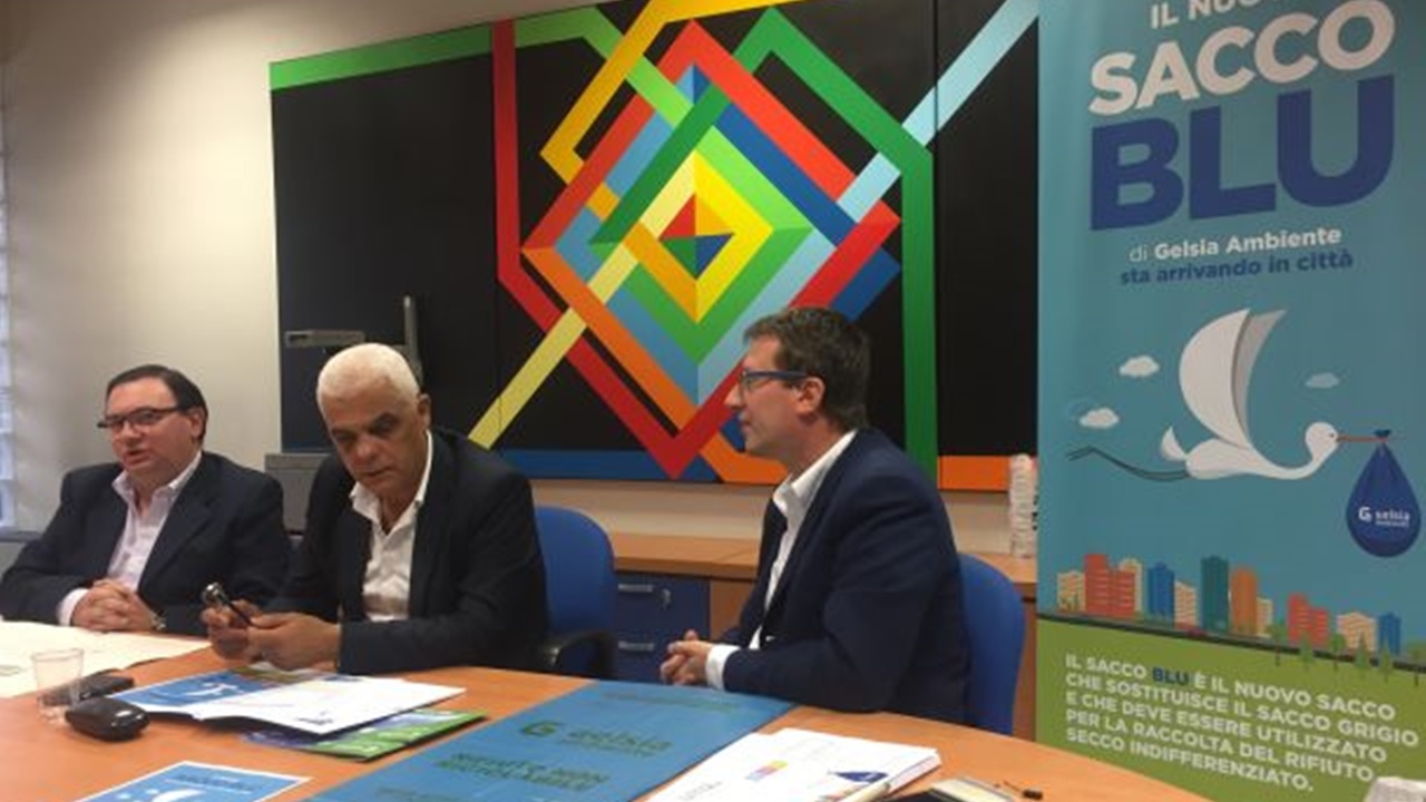 A Meda arriva il sacco blu, al via la nuova gestione dei rifiuti domestici
