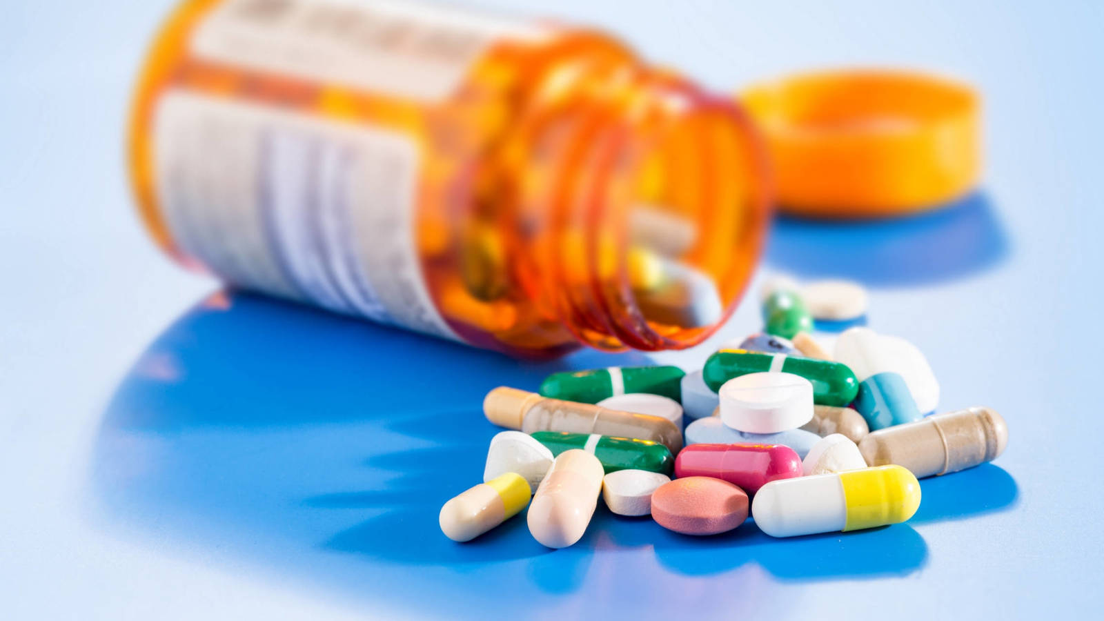 Farmacéuticos tienen hasta 4 licitaciones que expiran entre marzo y abril