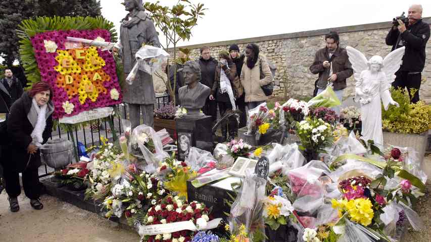 Mort de Claude François : La famille et les fans réunis pour lui rendre hommage
