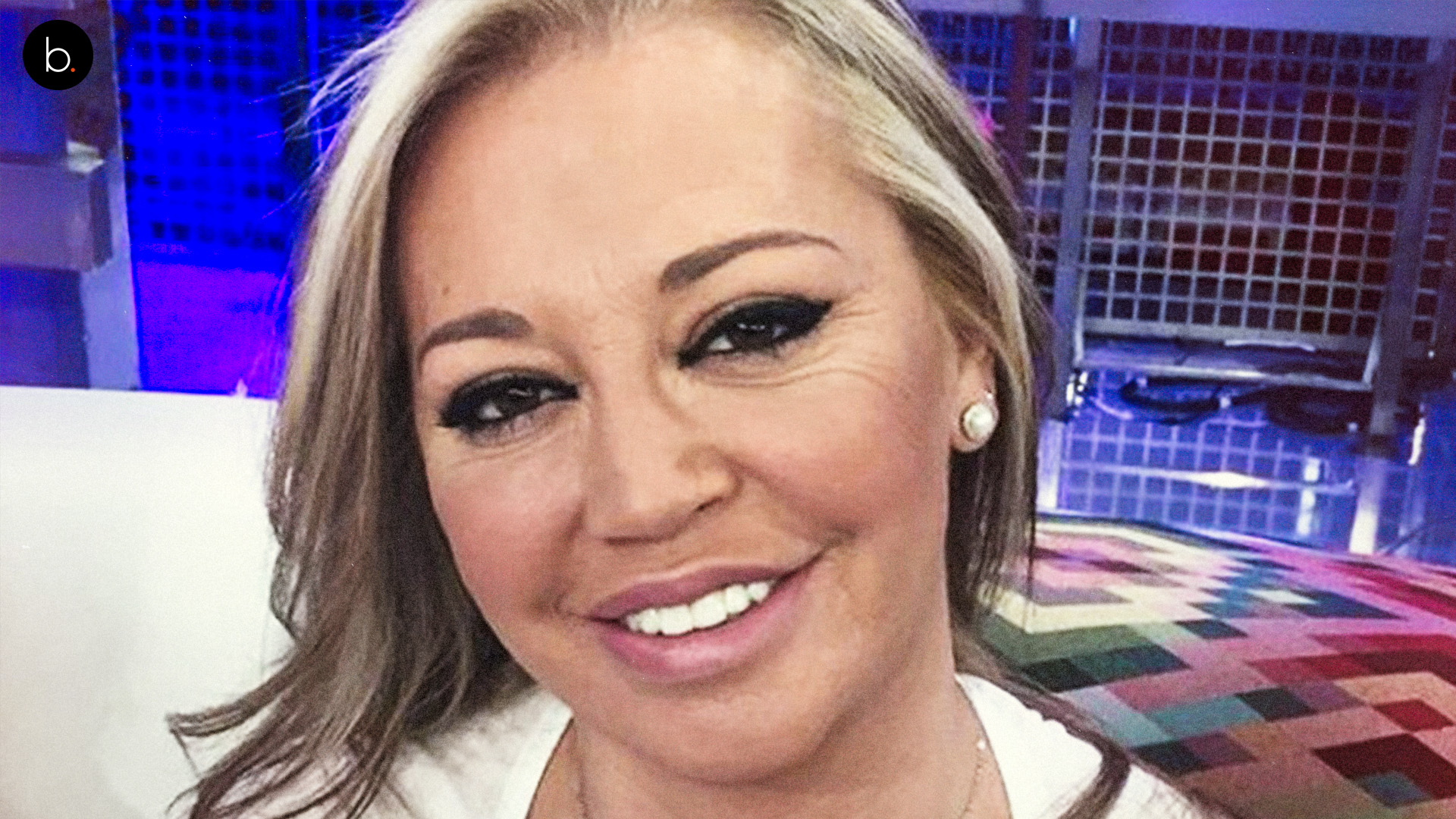 Belén Esteban cuelga un mensaje en la puerta de su casa para que todos lo vean