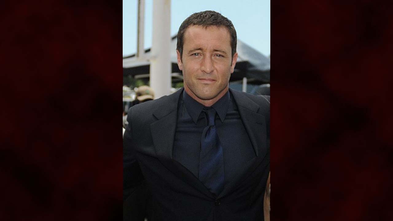 Alex O'Loughlin takes director's chair of ‘Hawaii Five-O'