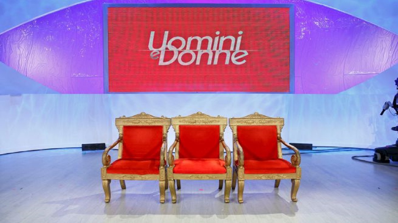 Video: Uomini e Donne: il gesto choc di Tina Cipollari contro Gemma Galgani