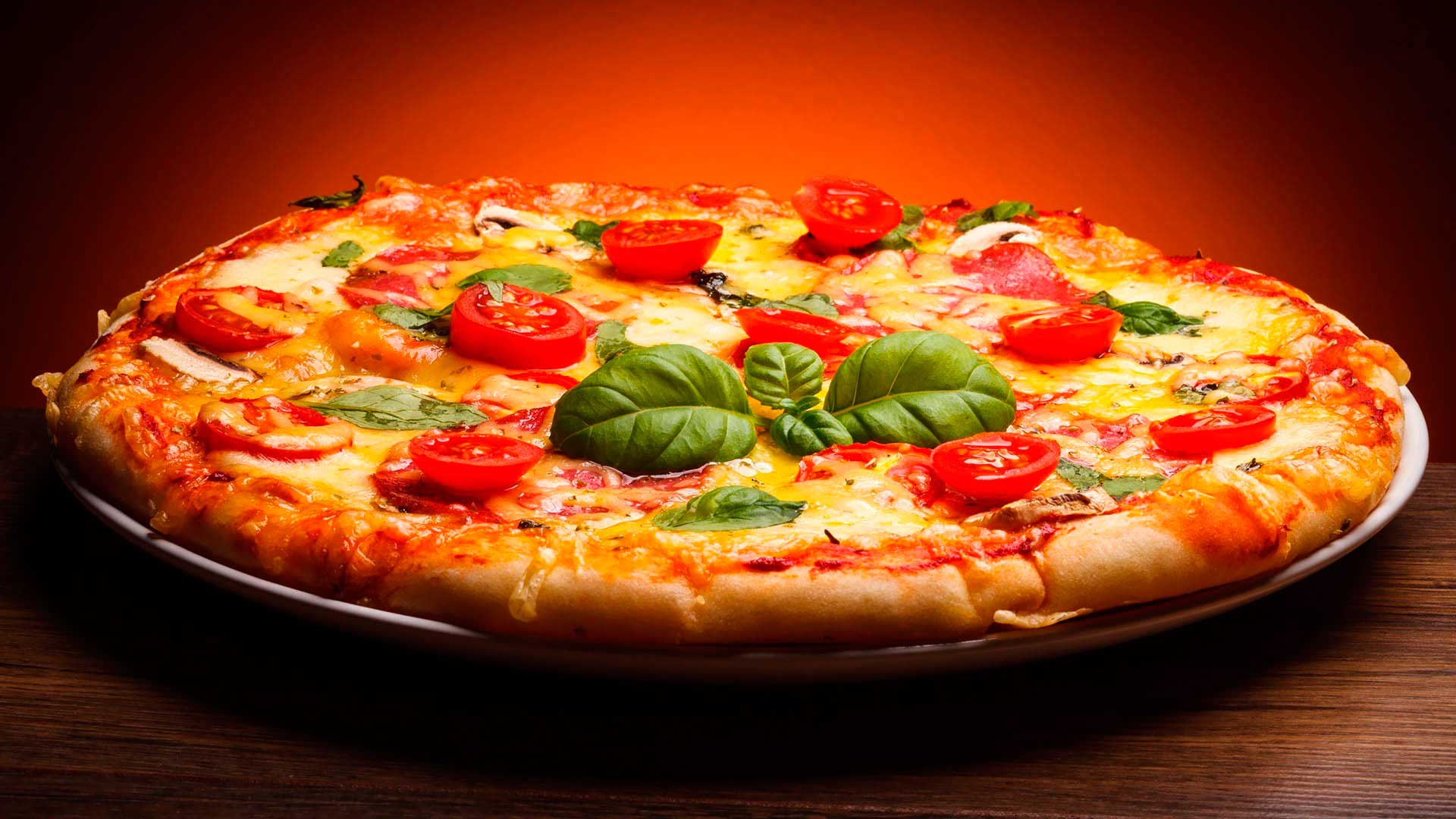 La pizza es craccata sfotte y controversia en Nápoles para la variante del chef