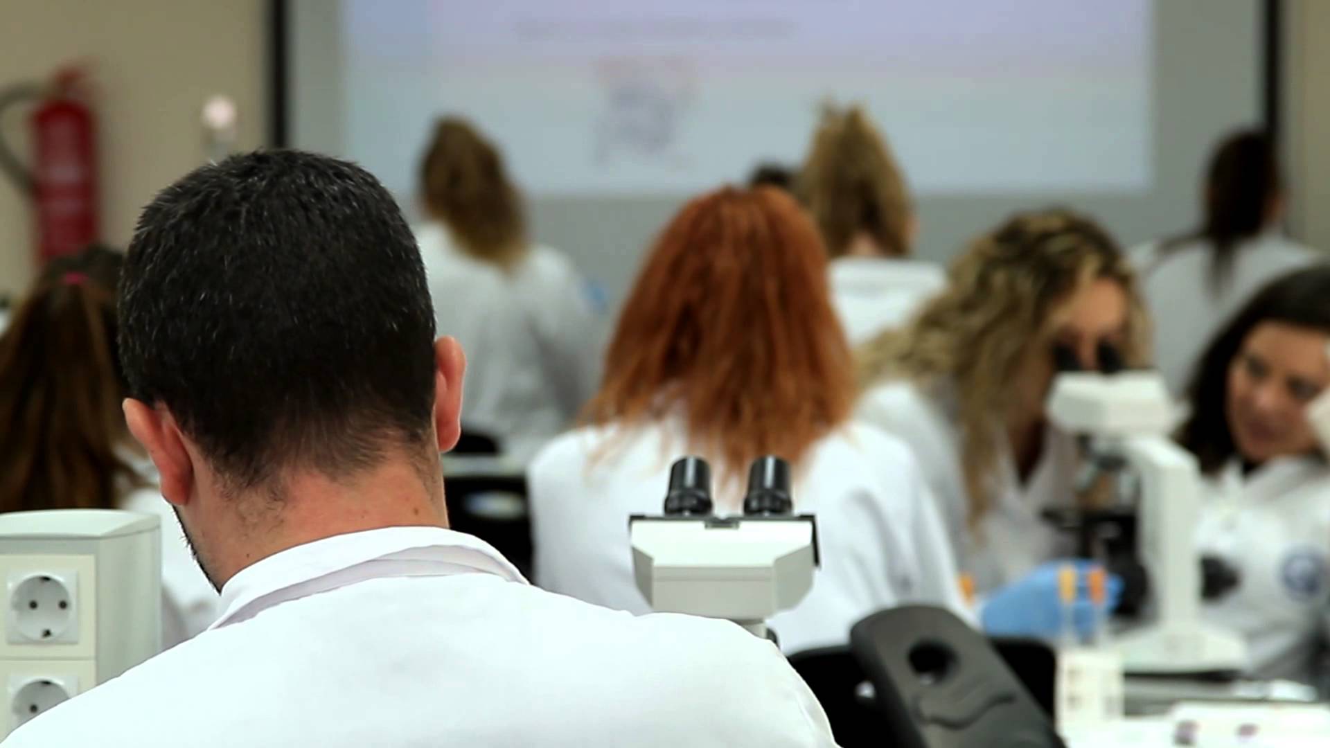 Biólogo de concursos, técnico biomédico y farmacéutico.