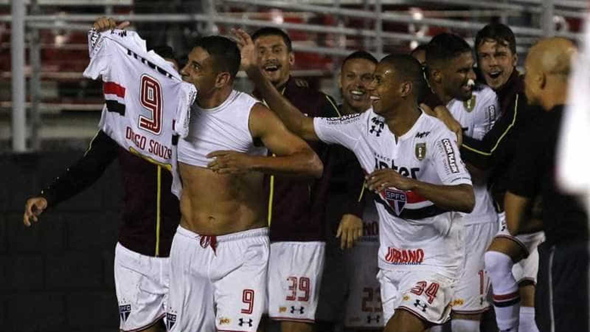 São-paulino rebate zagueiro do Novorizontino