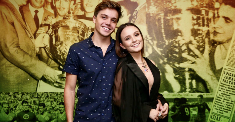Larissa Manoela curte namorado na Ilha de Caras e faz revelações surpreendentes