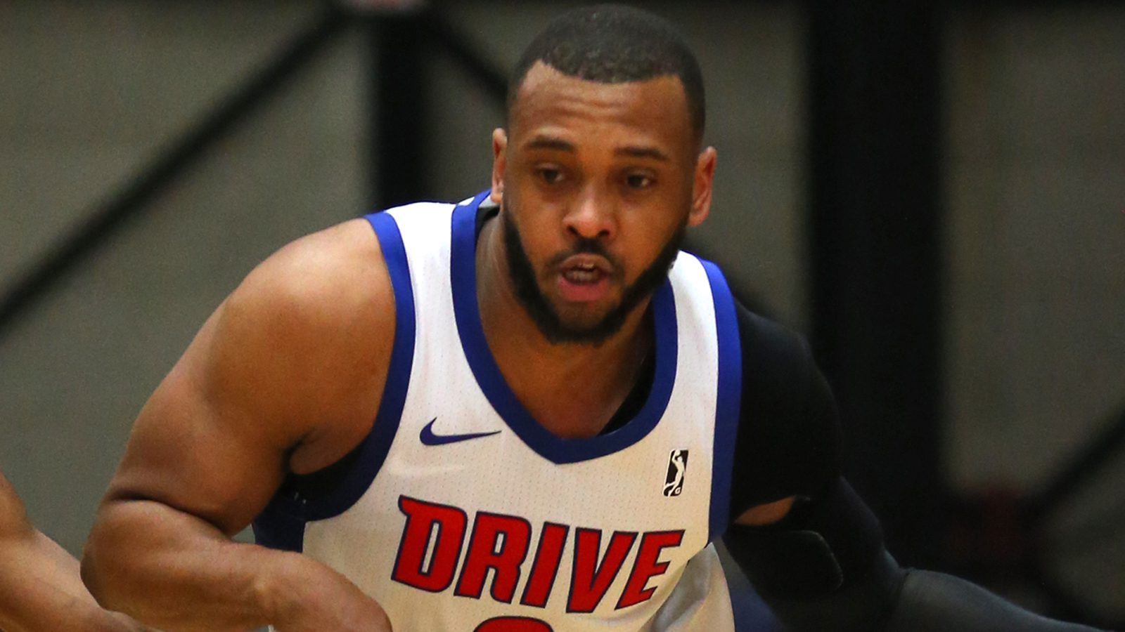 El jugador de la NBA G-League, Zeke Upshaw muere después de un colapso