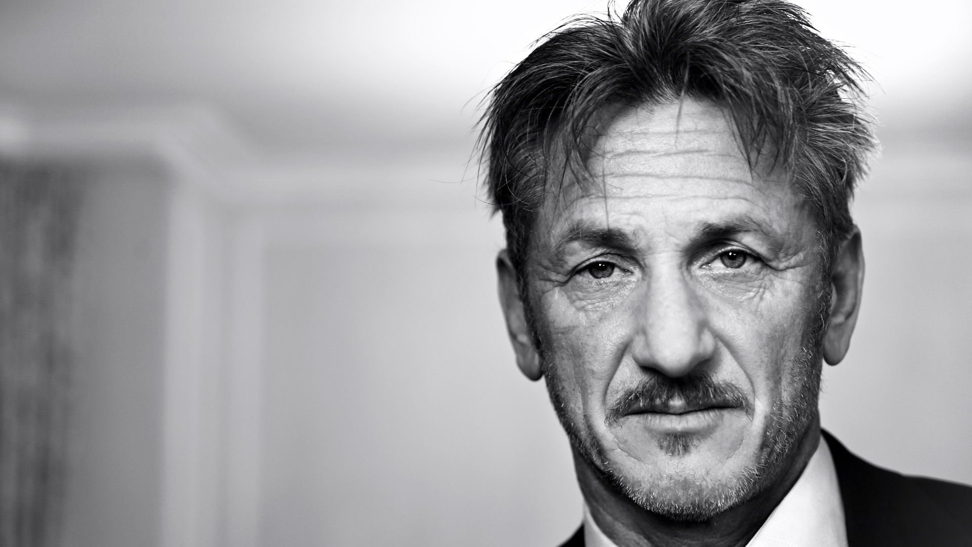 La novela debut de Sean Penn 'Bob Honey' es una sátira de la era Trump