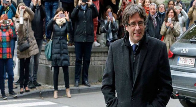 Descarta el delito de rebelión para Puigdemont