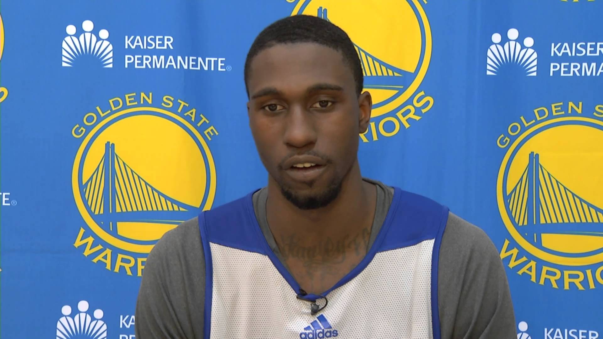 Cavaliers han firmado a Okaro White