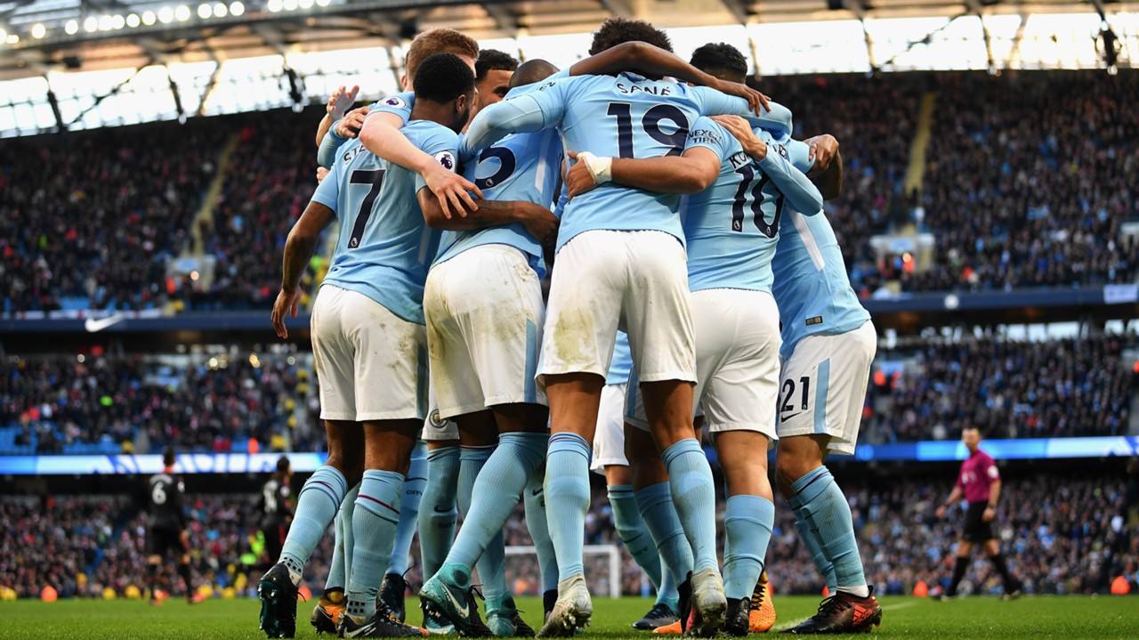 Manchester City pierde en el derby y no logra asegurar la Premier League
