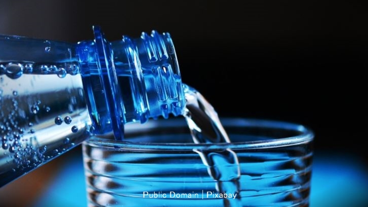 Help yourself to lose weight by drinking water
