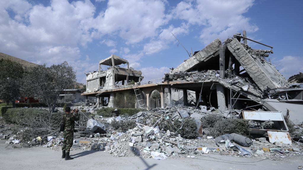 Frappes en Syrie : les Etats-Unis sont "prêts à dégainer de nouveau"