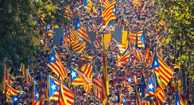Miles de personas se manifiestan en Barcelona
