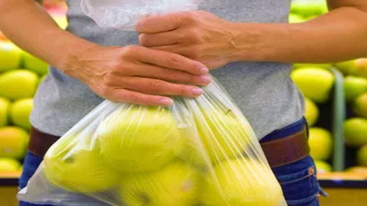 Sacchetti della spesa: la truffa scoperta da Striscia la notizia