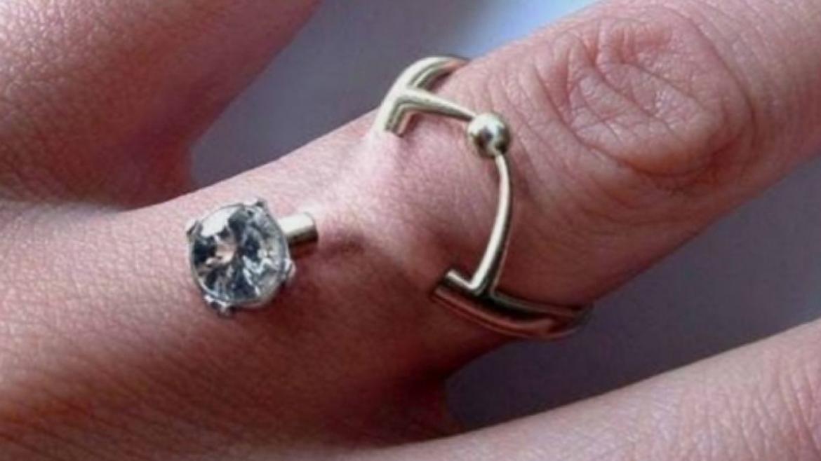 Las perforaciones sustituyen los anillos de bodas