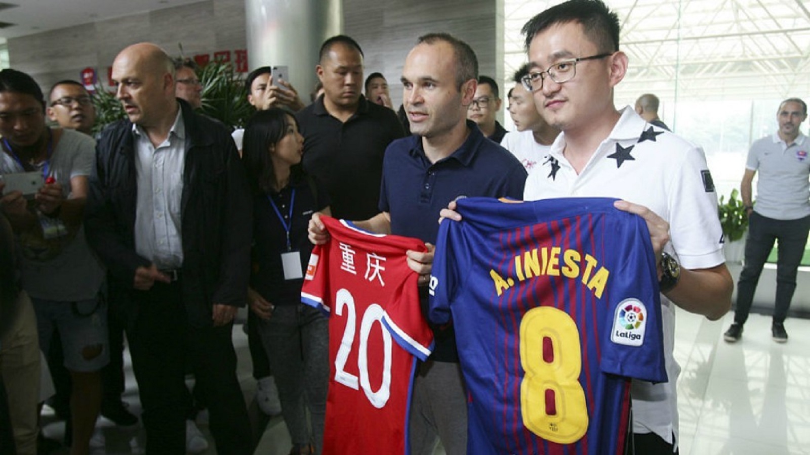 VIDEO: ¡El club chino que ha elegido Iniesta!