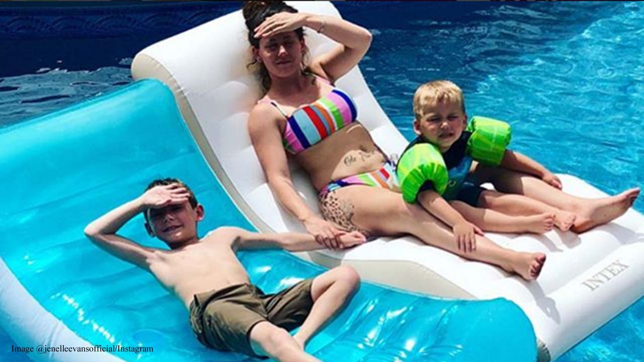 Jenelle Evans of 'Teen Mom 2' addresses pregnancy rumors