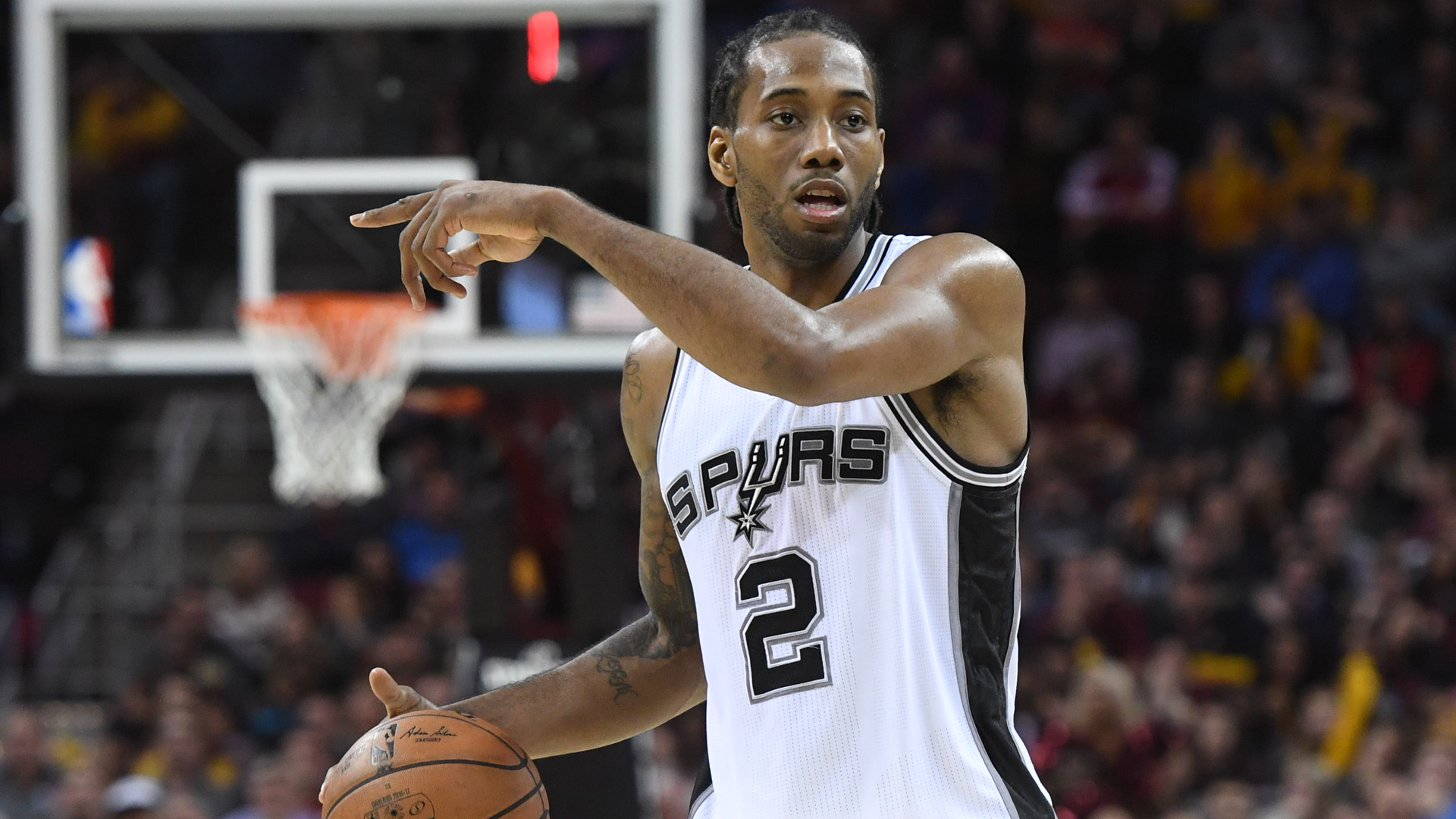 Kawhi Leonard sale indefinidamente así que los Spurs están en un problema