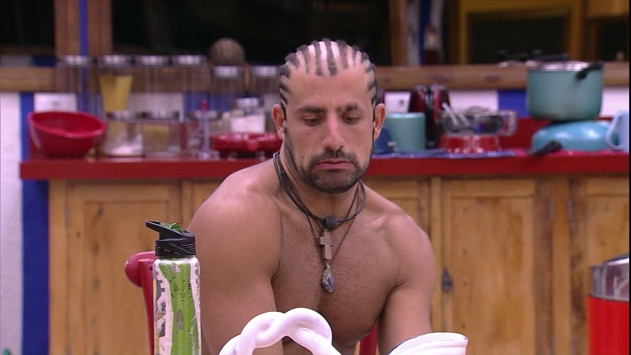 Os planos de Kaysar para os pais no Brasil