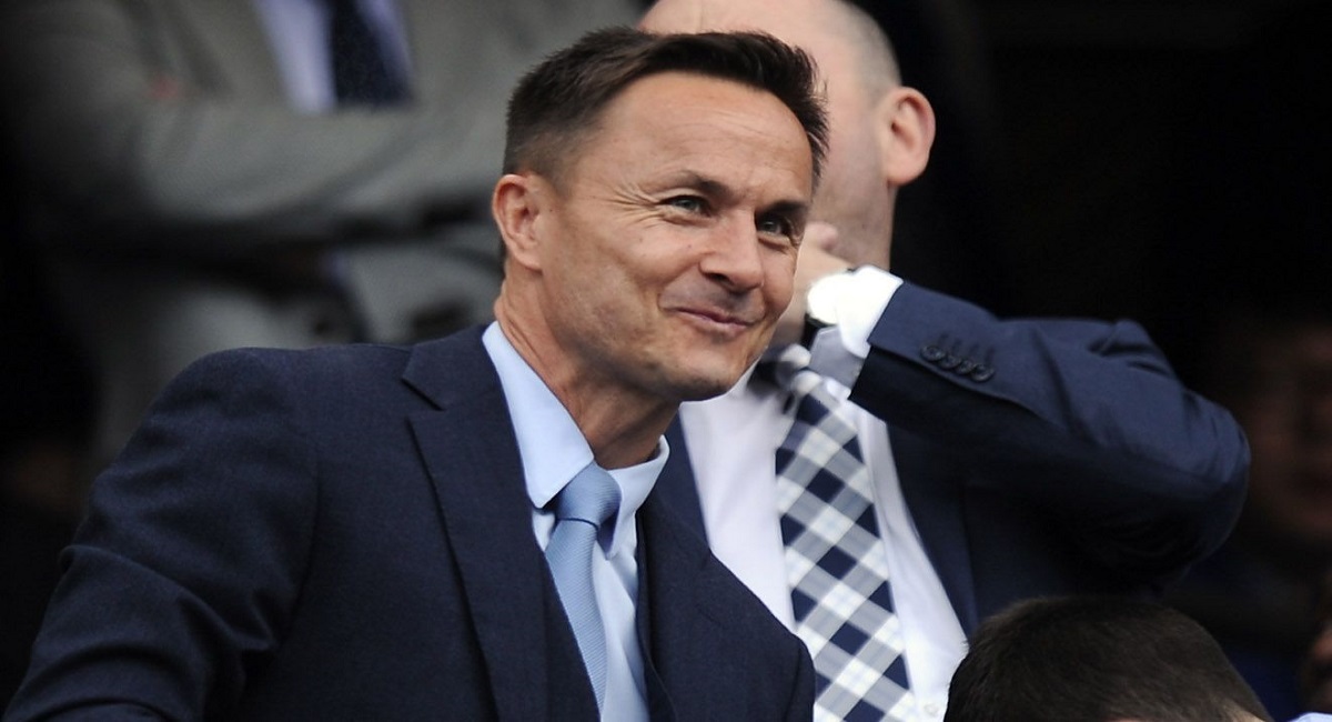 Dennis Wise quiere que su ex club el Chelsea lo firme