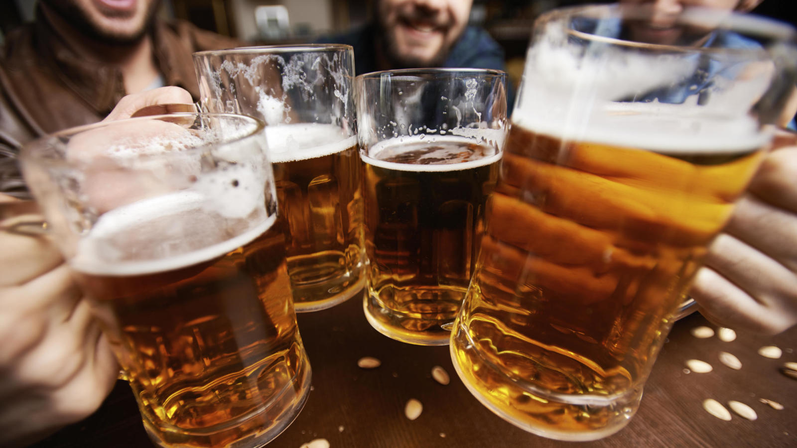 VIDEO: Juegos con el alcohol que te ponen en peligro