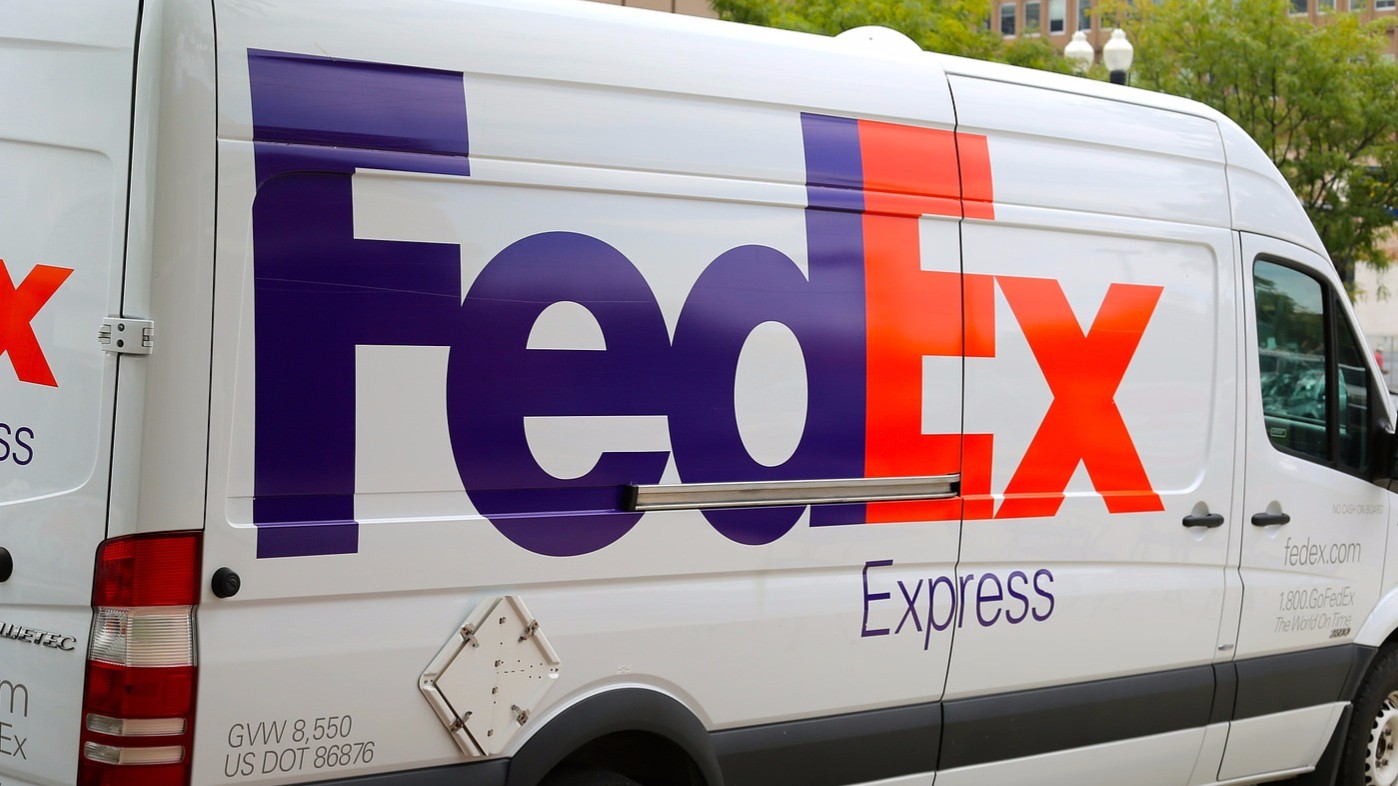 Fedex: chiuderà molte sedi e licenzierà molti dipendenti